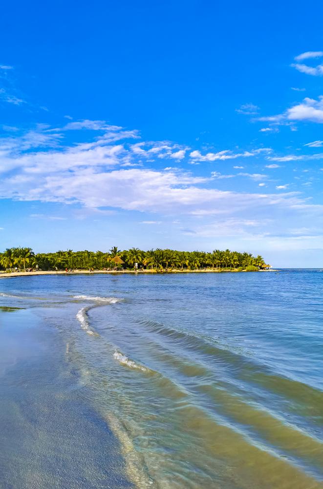 Idyllic beachfront at Bahia Honda State Park, Florida Keys