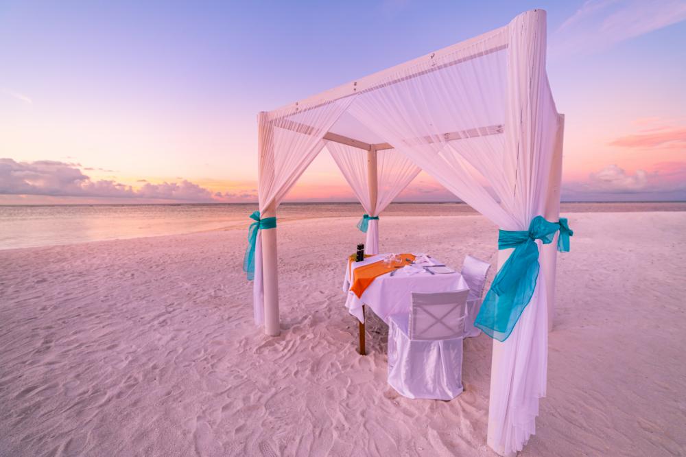 Beachfront romantic dining setup in Florida Keys